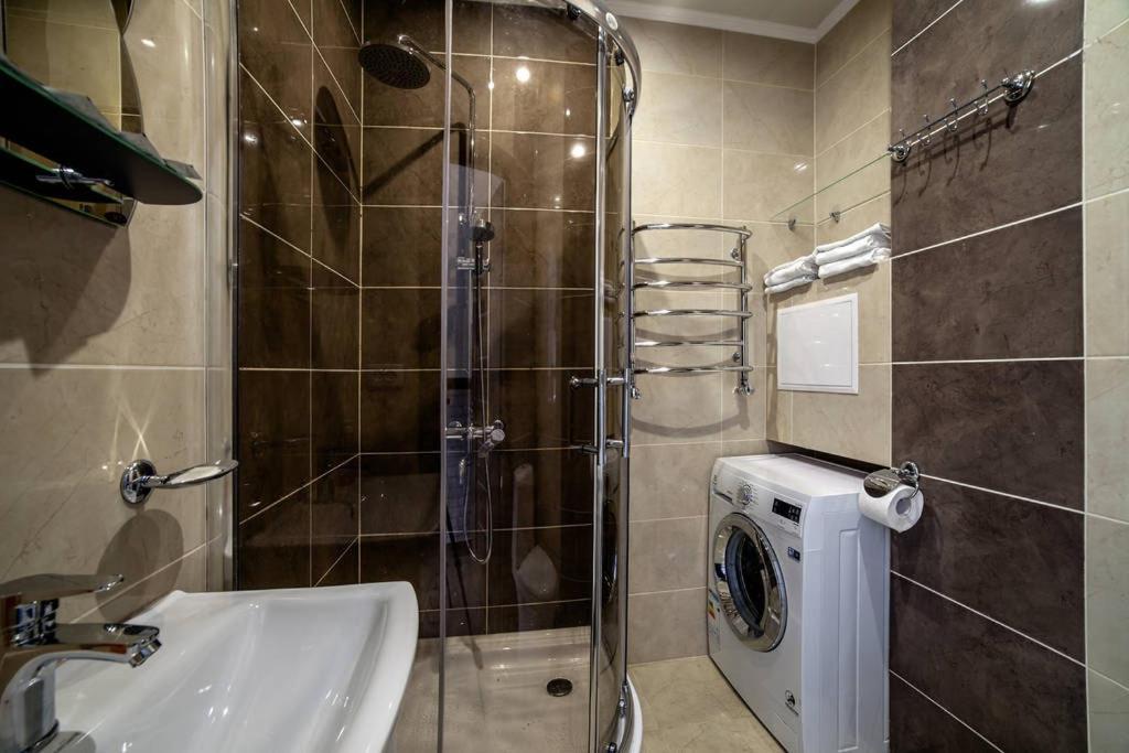 Romantic Apartments - Центр Львова , З Видом На Місто エクステリア 写真