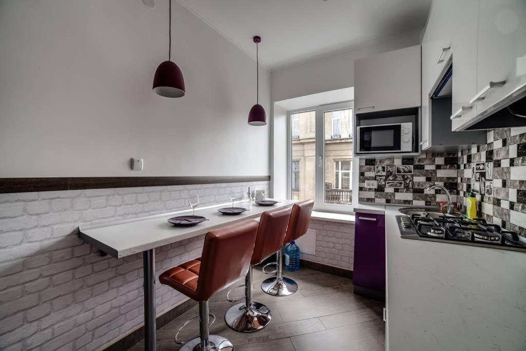 Romantic Apartments - Центр Львова , З Видом На Місто エクステリア 写真